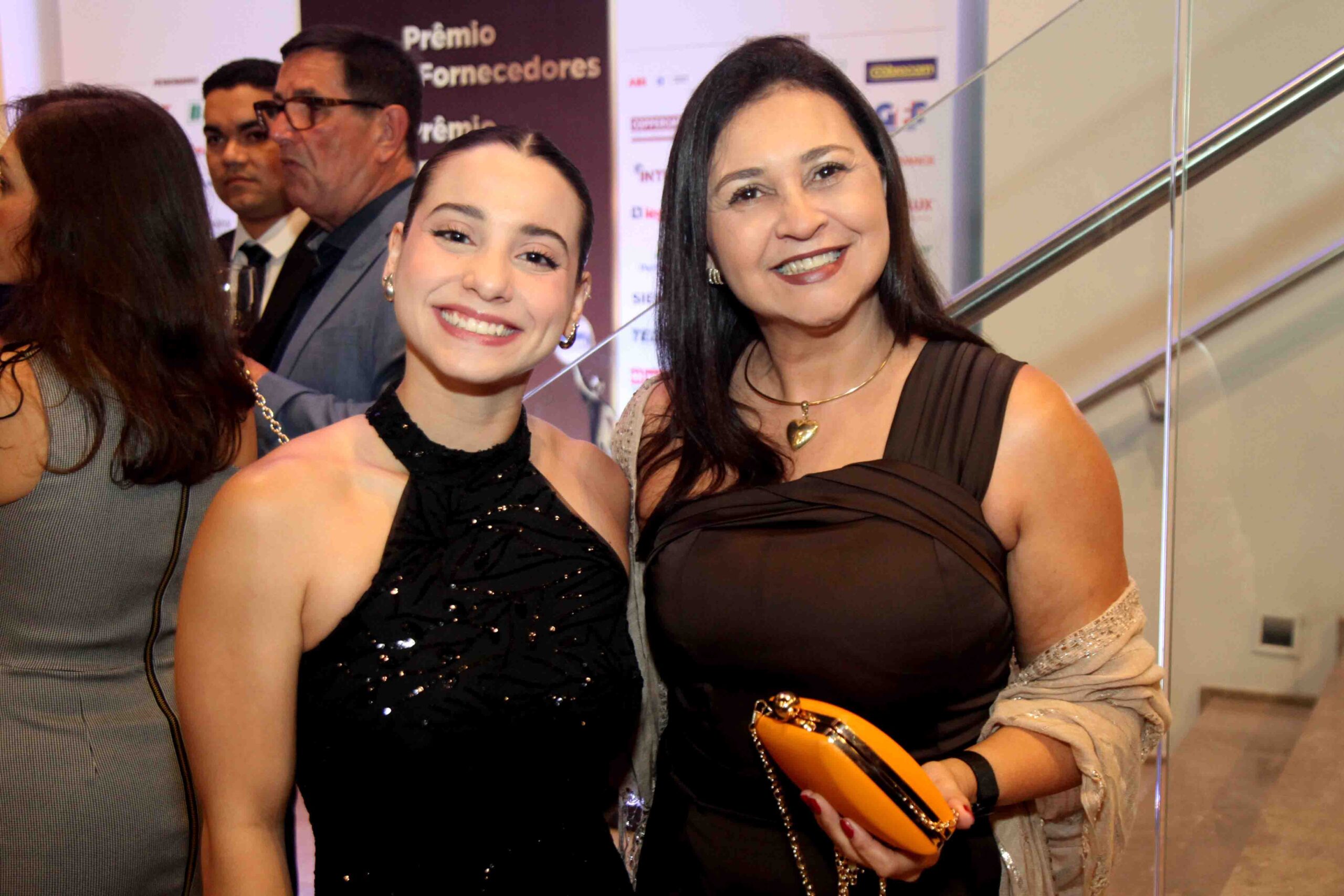 AMANDA SOARES E SÓFIA AGUIAR DA EMPRESA AVANT PATROCINADORA DO EVENTO “PRÊMIO ABREME FORNECEDORES”