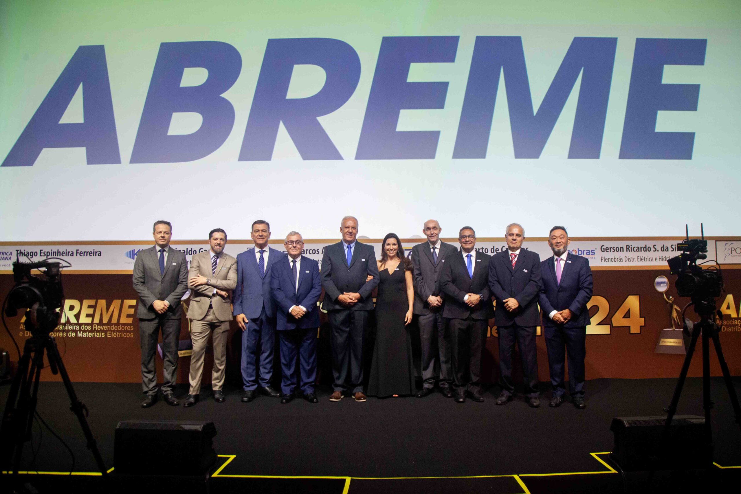 DIRETORIA ABREME – JOÃO CARLOS FARIA JÚNIOR – PAULO HENRIQUE DURCI – GERSON SALLES – REINALDO GAVIOLI – FRANCISCO SIMON – VERIDIANA GANNAM BERNABA JORGE – MARCOS A. A. SUTIRO – THIAGO ESPINHEIRA FERREIRA – PAULO ROBERTO DE CAMPOS E RICARDO RYOITI DAIZEM.