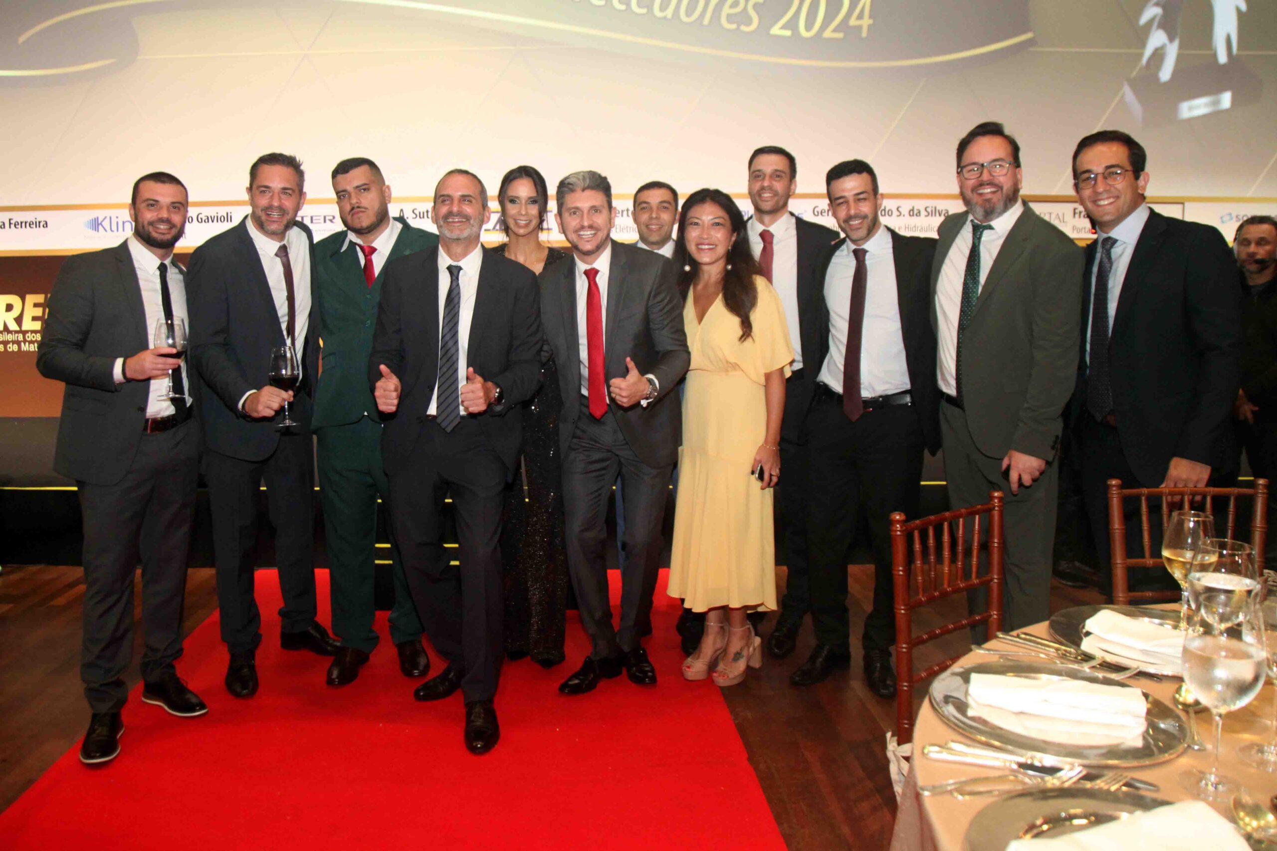 LUCIANO ANDREOLI – DANIEL GATTI – THOMAS BELAISCH – MÔNICA SILVA – KLECIOS SOUZA – WAGNER SOUZA – ERICA IHA – RAPHAEL VITTORETE – DANIEL SANTOS - SÉRGIO PASCON E ALEXIS RUBIO EMPRESAS SCHNEIDER ELECTRIC E STECK DISTRIBUIDORA