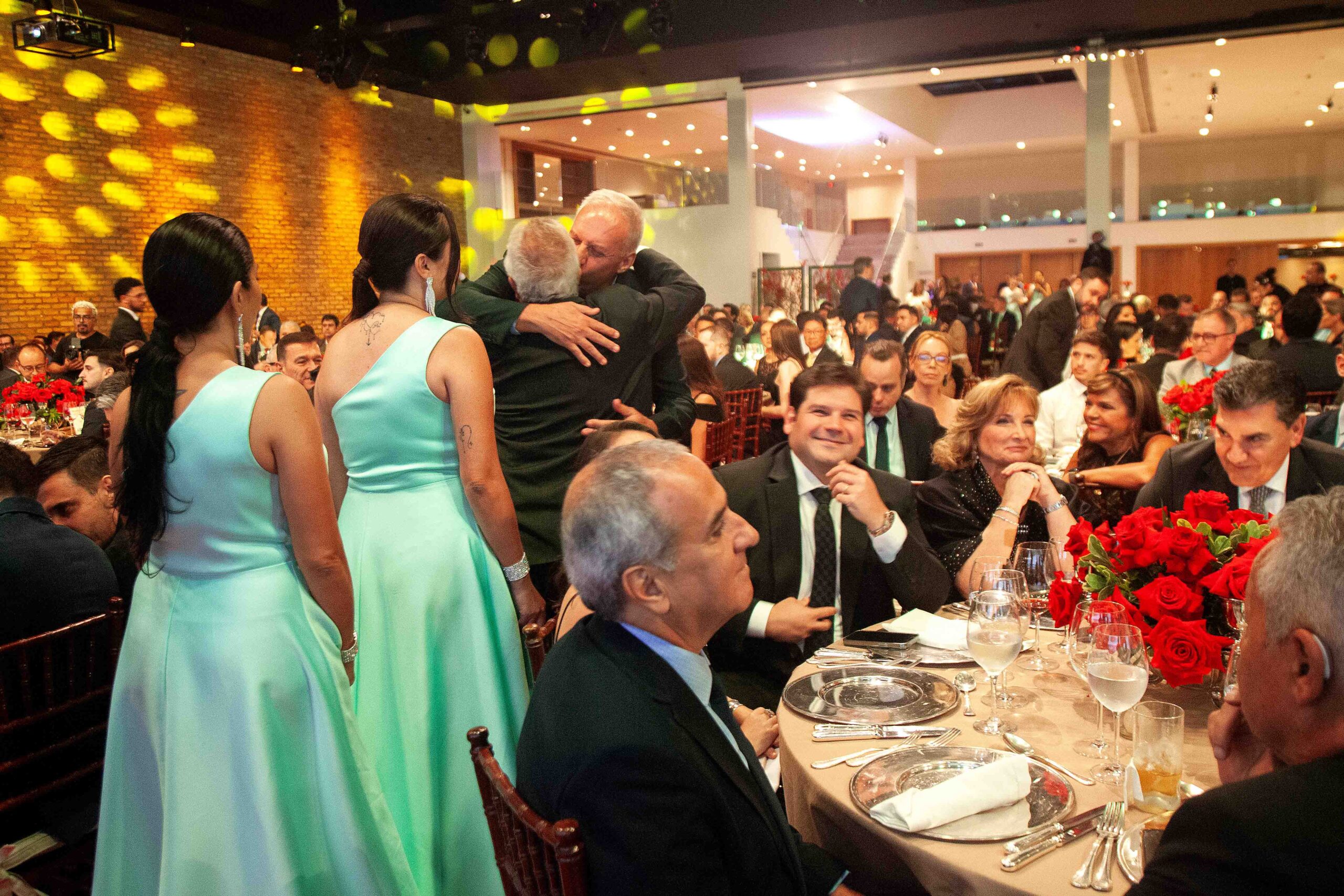 FRANCISCO SIMON (DIRETOR ABREME) PARABENIZANDO SR. PEDRO IACONO PELA HOMENAGEM RECEBIDA