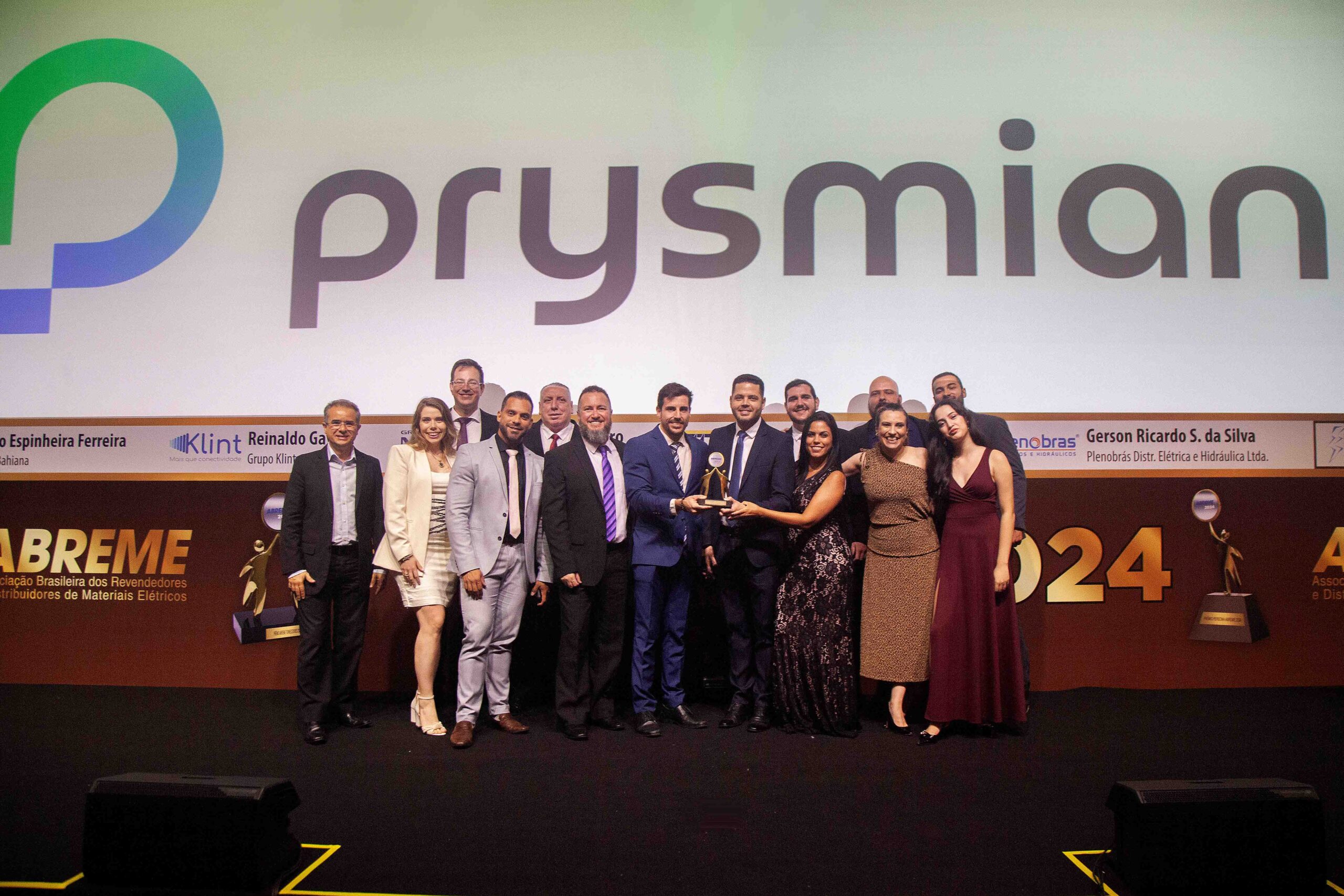 PATROCINADORA PRYSMIAN – RICARDO AVENA – HARIADNE ABDALLA – RENAN OZILIO – LAÉRCIO MORAES – CONSTANZO DI CICCO – RODRIGO SILVA – FELIPE AUGUSTO – THIAGO SLESACZEK – MARCELO BRIDES – THAIS OLIVEIRA – SABRINA ESCABORA – ARTHUR BLEY – THAIS FERREIRA E GABRIEL MATAVELLI.