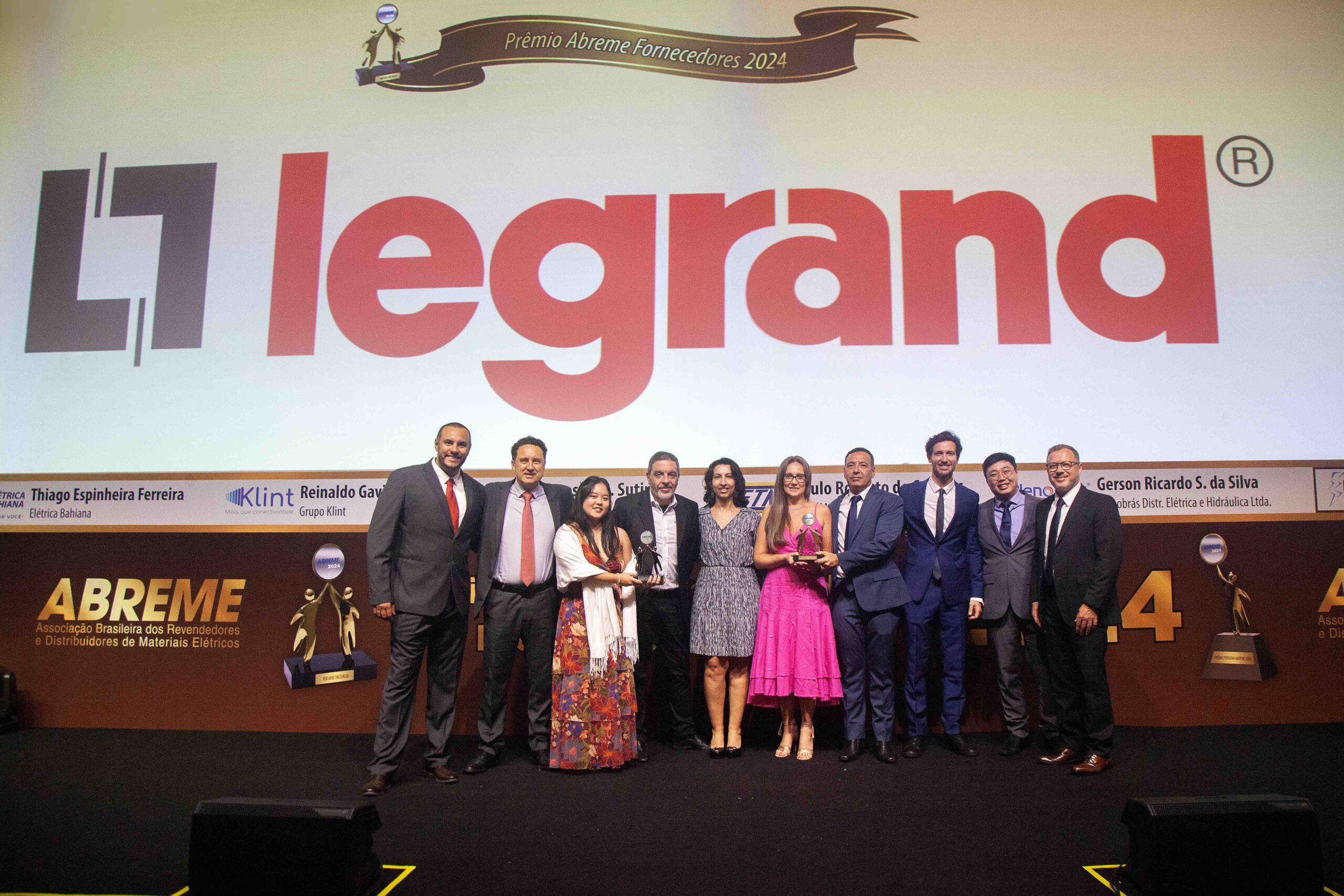 PATROCINADORA LEGRAND – DOUGLAS SANTOS – ALEXANDRE FREITAS – MARIANA NAKAMOTO – CARLOS NONATTO – ANDREA BONFIM – FLÁVIA CARLI – MARCELO CARVALHO – THIAGO FRECCIA – FABRÍCIO SAKUMA E NELSON REBELATO.