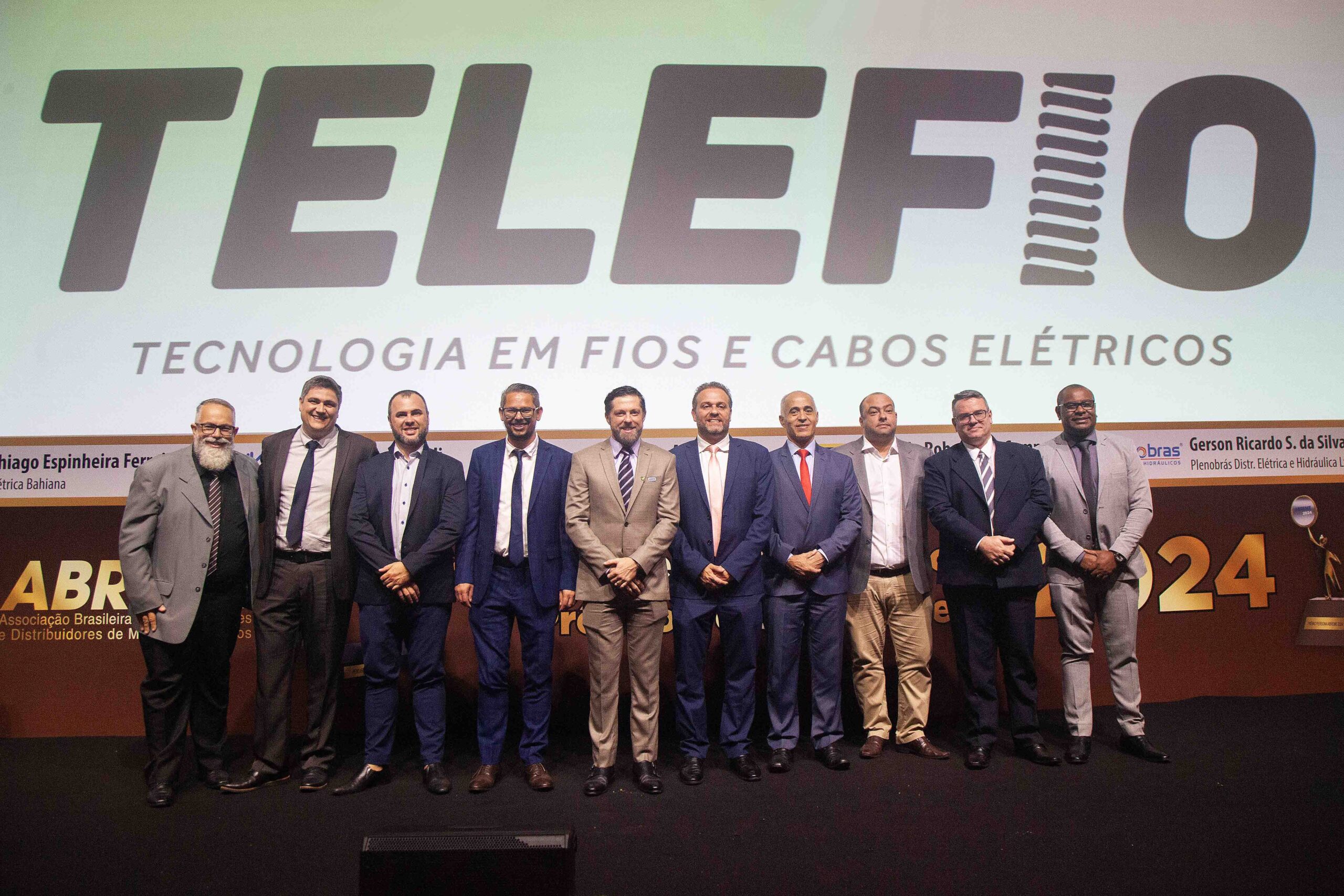 PATROCINADORA TELEFIO – ANDRÉ RICCI – IVALDO COSTA – DANILO GALVÃO – ANDRÉ AMARAL – PAULO HENRIQUE DURCI (CEO DA EMPRESA TELEFIO E DIRETOR ABREME) – HALISON GRIS PERES – ADILSON BASTOS – LUIZ FERNANDO ARANTES – ERIK HERNADEZ E EDUARDO VICENTE.