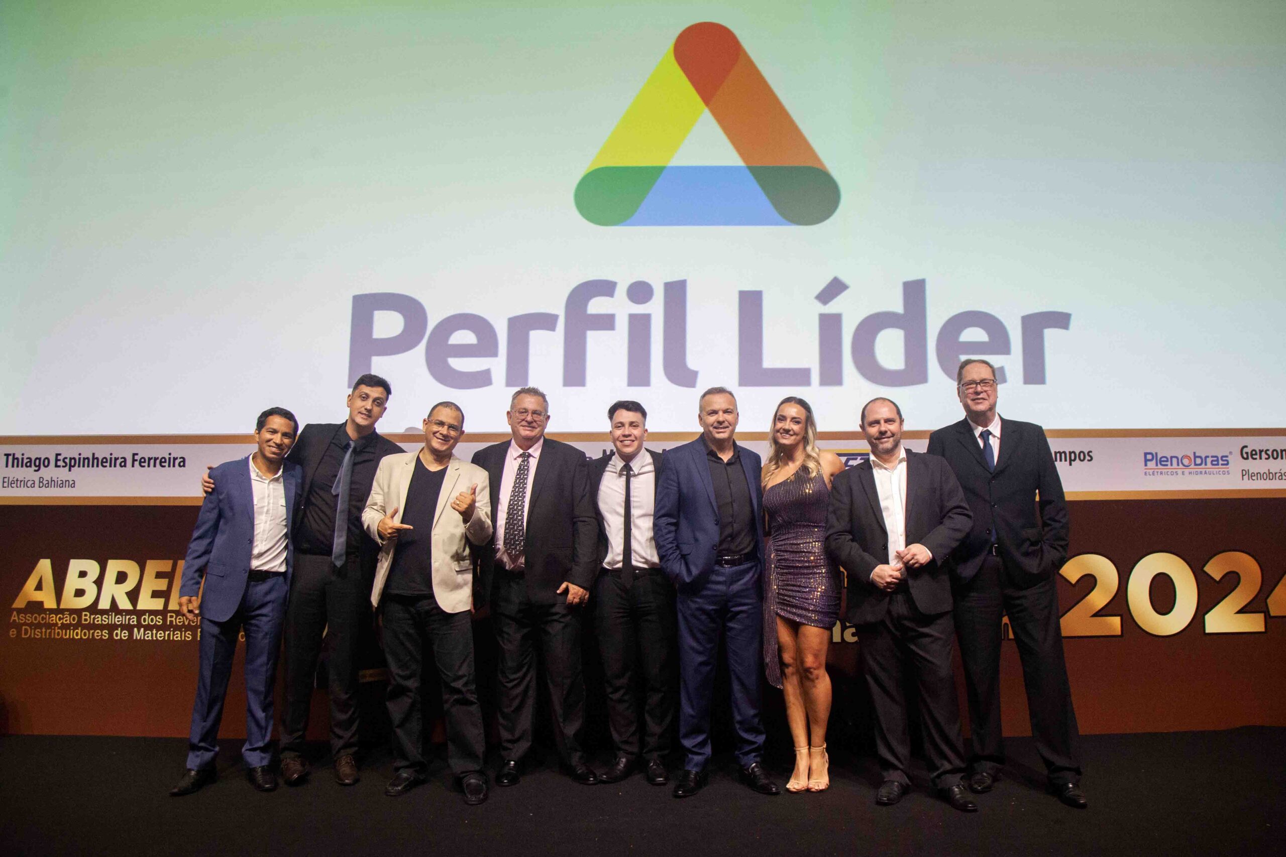 PATROCINADORA PERFIL LIDER – RENATO OLIVERIA, ANDRÉ SILVA, ÉDSON LEIVA, JOSÉ SIMÕES, VINICIUS JOSÉ, JÚNIOR ARAÚJO, TABATA JONSON, LUÍS FELIPE GUARNIERI E ÉDISON MATTE.