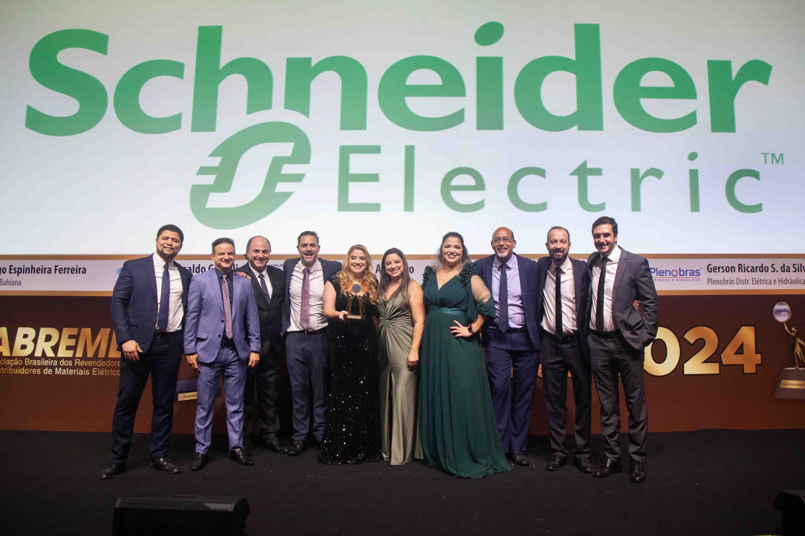 PATROCINADORA SCHNEIDER ELECTRIC – FELIPE BRANDÃO – WAGNER DO CARMO – RICARDO MENCK – DANIEL HENRIQUE GATTI – MAGALI MACIEL KAISER – PATRÍCIA CRUZ – LAUNA DIAS SANTOS – TAMIR JÚNIOR – DAVI LOPES E ADRIANO GRATÃO.