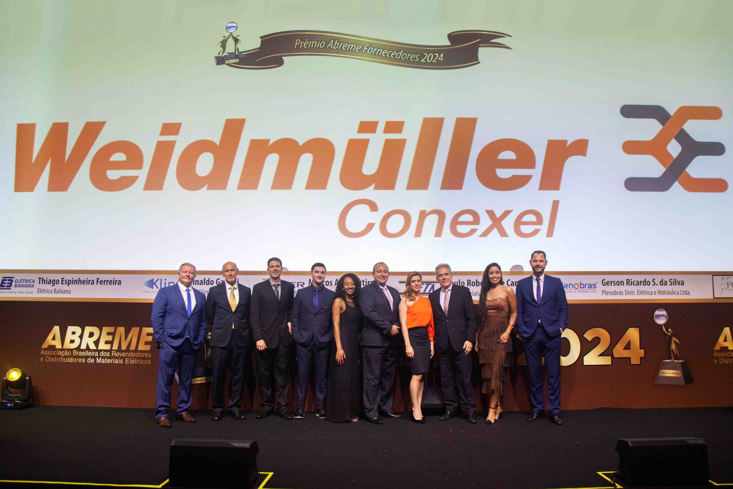 PATROCINADORA WEDMÜLLER CONEXEL – ROGÉRIO CANTELLI – INCO DE ABREU – HENRIQUE SANCHES – RODRIGO HÜSKEN – RAQUEL BOAVENTURA – ANDRÉ PISANESCHI – VANESSA ALENCAR – DEODATO VICENTE – THIFANY COSTA E FELIPE ZANOL.