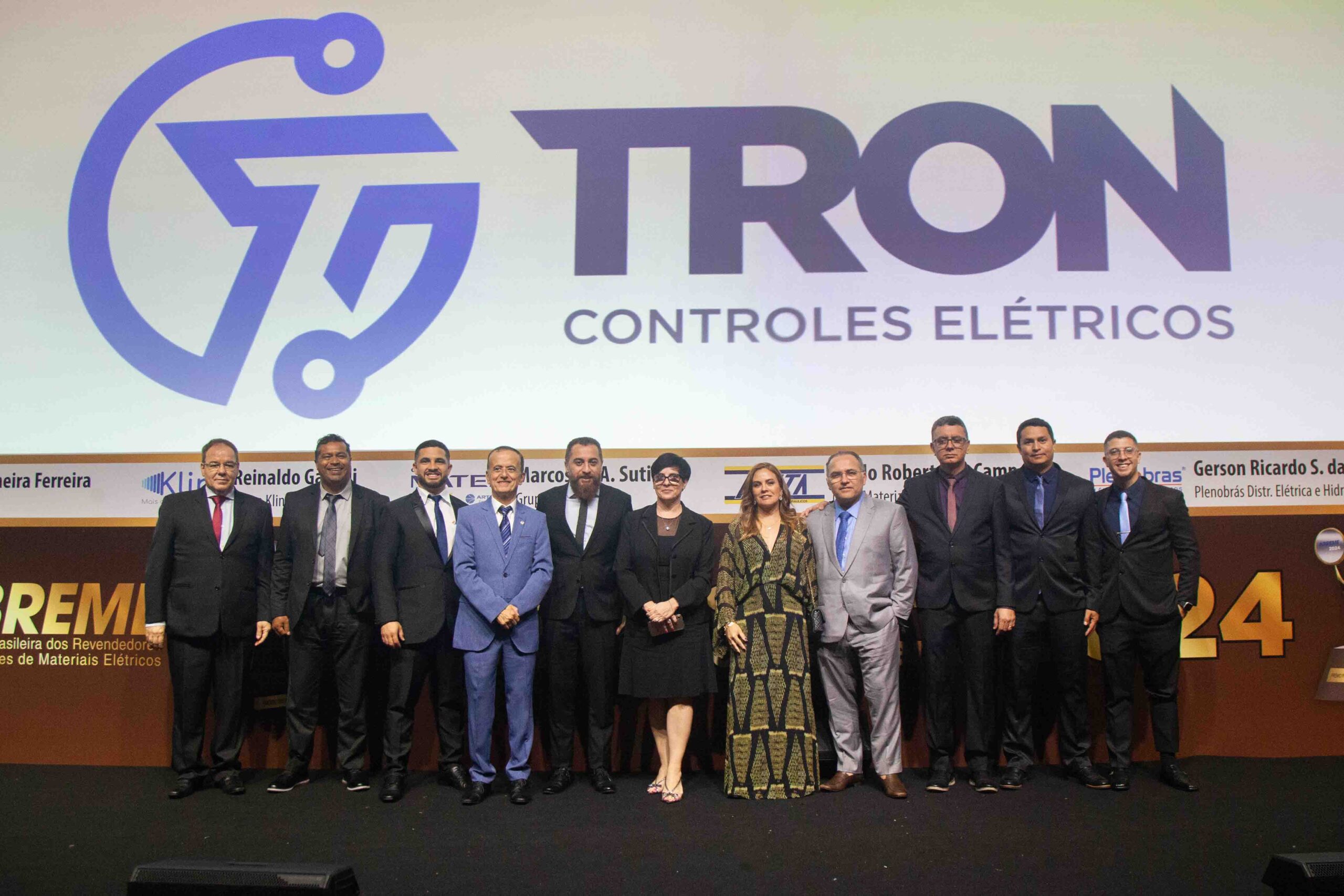 PATROCINADORA TRON – MARCOS COELHO – SÉRGIO VIEIRA – GUSTAVO REZENDE – OLÍMPIO CORRÊA – FELIPE CHAVES – DOLORES MODRONO – CAROLINA FONSECA – DILAMAR PINTO – HUDDSON PESSOA – PAULO CÉSAR P.S. SOUZA E MATHEUS OLIVEIRA.