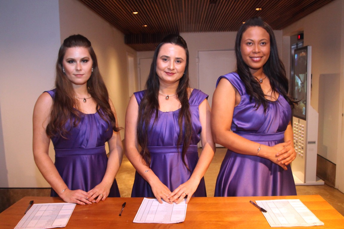 Equipe CM Produções e Eventos sob coordenação de Cleide Mouzinho– Recepção do evento fornecedores do Ano Abreme 2025.