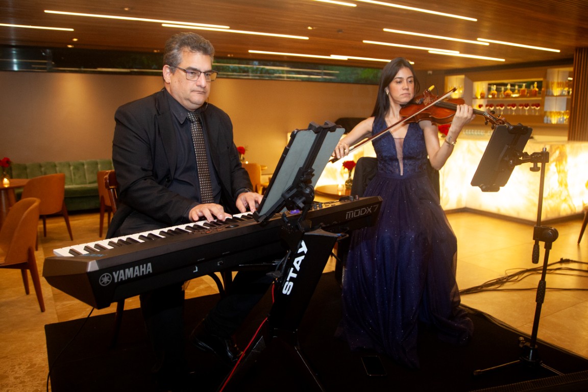 Equipe REDSTATION Produção Musical sob a coordenação de Rodrigo Oliveira – Ao violino Ana Paula Eloi e teclado Marcelo Frenkiel.