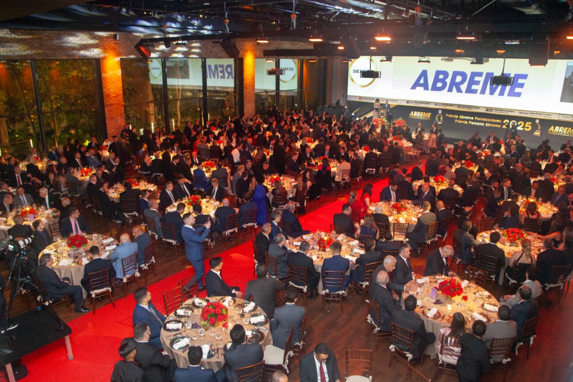 Diretor Abreme Thiago Espinheira Ferreira em discurso de abertura do evento 2025.