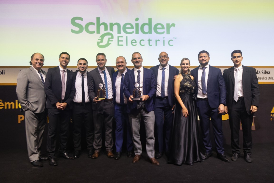 Patrocinadora SCHNEIDER ELECTRIC – Joyce Morozowski – Roberto Rossi – Daniel Henrique Gatti – Raphael Vittorete – Fellipe Brandão – Tamir Dias – Ricardo Menck – Cauê Diniz – Marcos Paulo Barbosa – Diego Relvas.