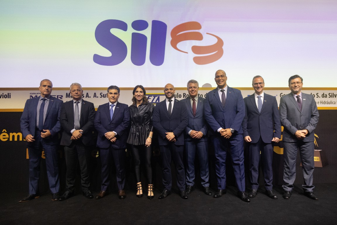 Patrocinadora SIL FIOS E CABOS ELÉTRICOS – Silvio Barone Junior – Maria Luiza Carillo Barone (não está na foto) – Nelson Volyk – Robson J. Santos – Luciana Barone - Rodolfo F. Santos – Pedro Morelli - José Assumpção – Walter Sedano e Fábio Luis Addias.